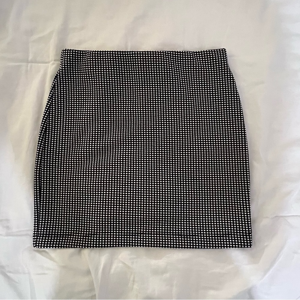 Black dotted mini skirt.